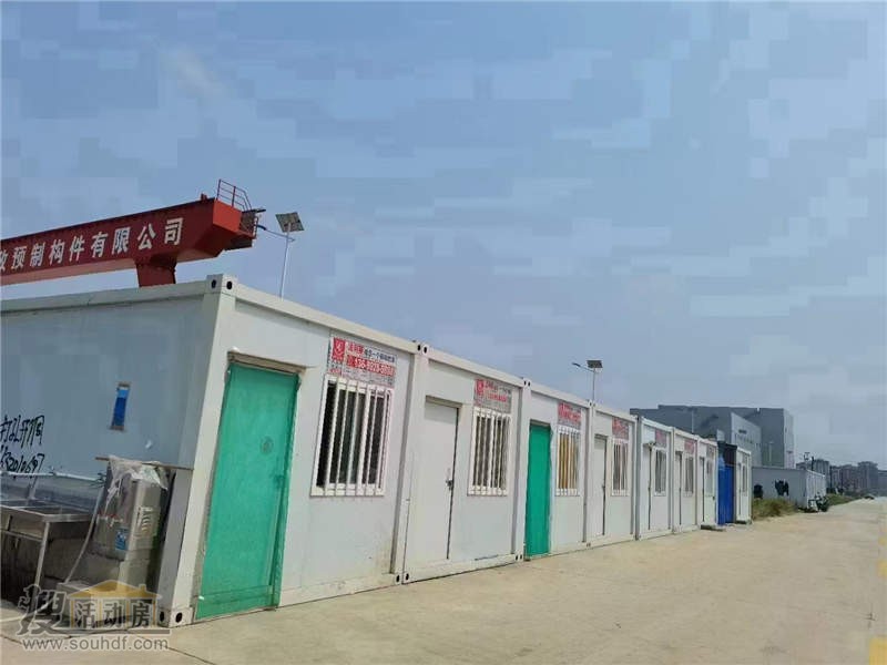 夏天帶空調的集裝箱房子每天6元錢(qián)